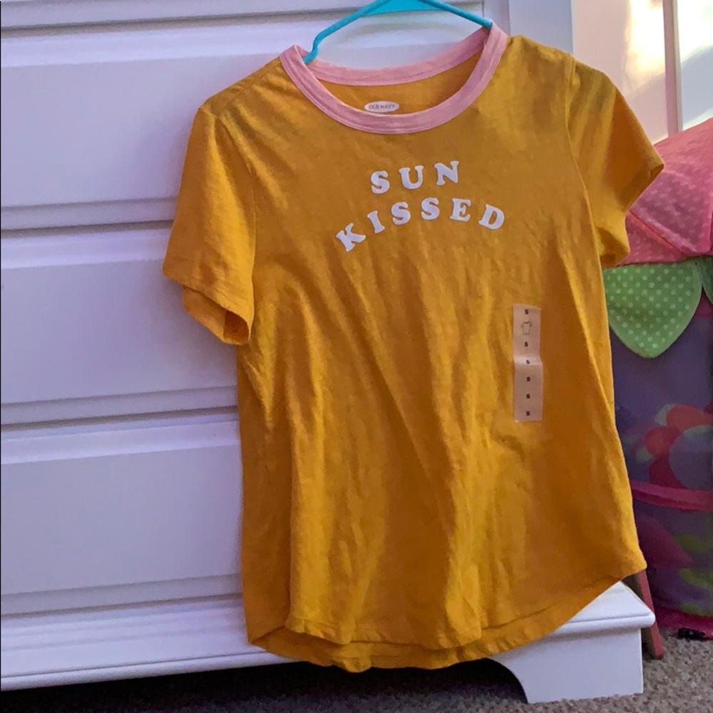 A mustard yello t-shirt old navy
